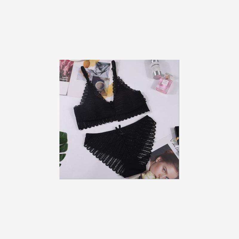 Lace fastened lingerie set